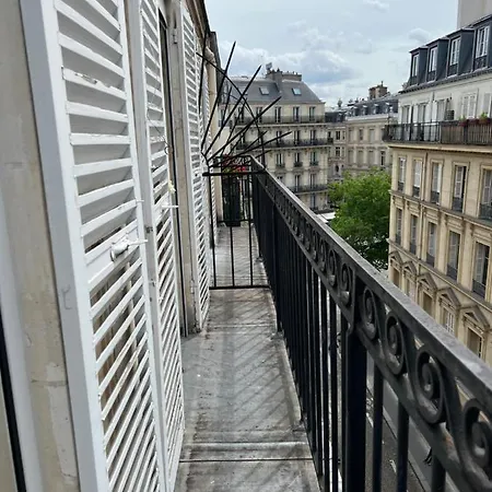 Apartment Champs Elysees 2 Paris