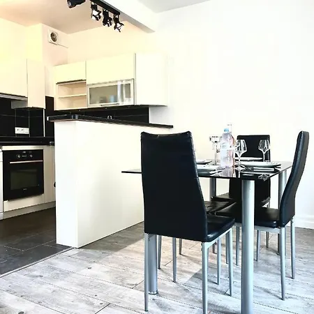 Apartment Champs Elysees 2 *