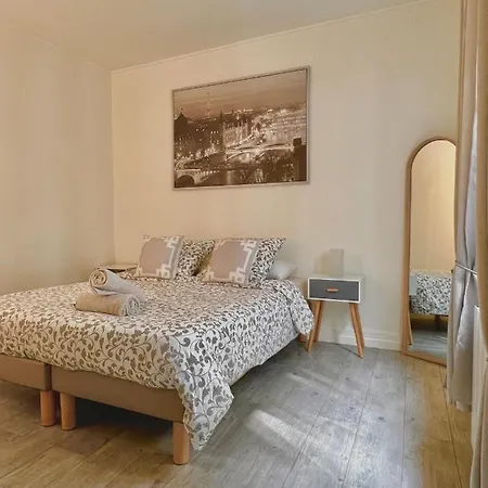 Champs Elysees 2 Apartment
